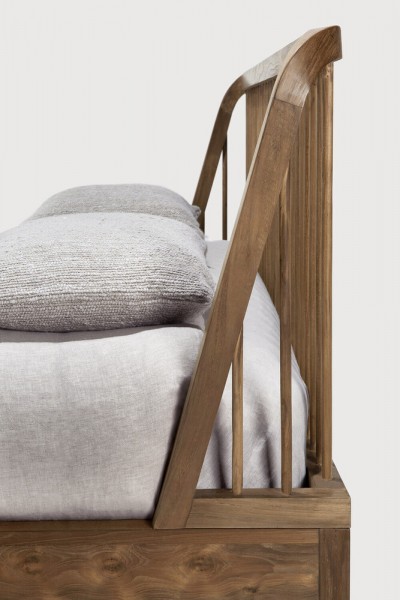 Ethnicraft Spindle Bett