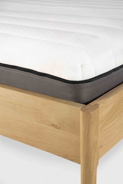 Ethnicraft Spindle Bett