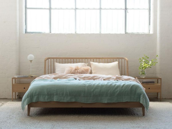 Ethnicraft Spindle Bett