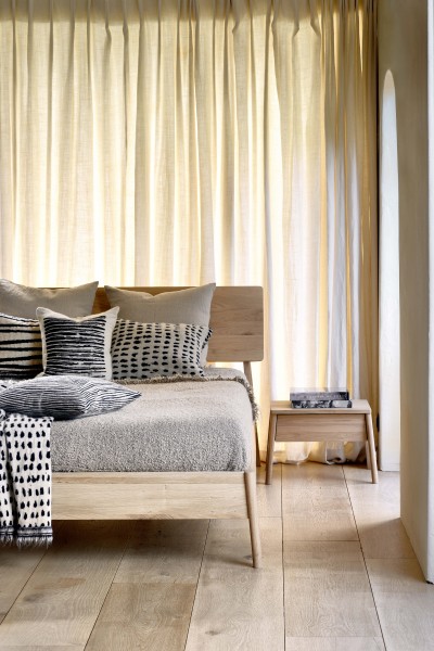 Ethnicraft Eiche Air Bett